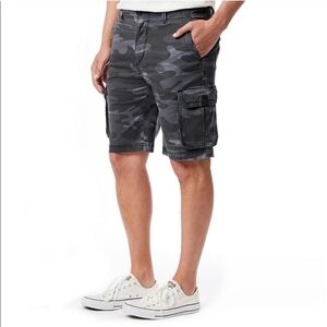 Union Bay 42 Black Camo NWT Velcro Pocket Cargo Shorts